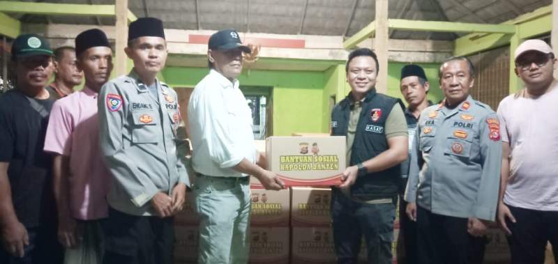 Bantuan dari Kapolda Banten Disambut Suka Cita Oleh Warga Terdampak Banjir