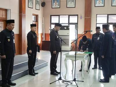 Bupati Zaki Lantik 22 Kepala Sekolah