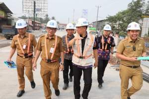 PJ Bupati Tangerang Tinjau Progres Pembangunan Flyover Cisauk dan Pelayanan Drive Thru