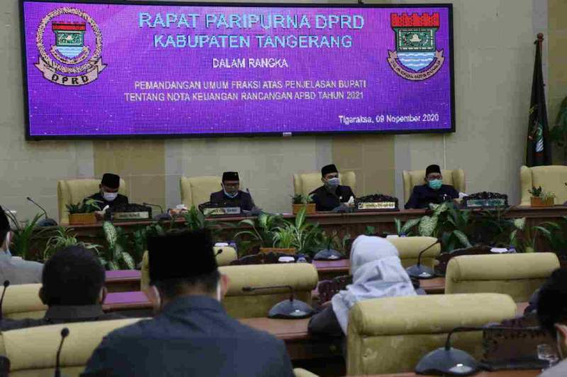 Foto : Wabup Tangerang Dengarkan Pandangan Umum 8 Fraksi DPRD Kabupaten Tangerang