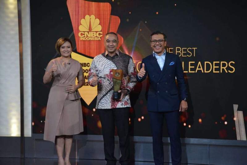 Bupati Zaki Raih Penghargaan Exellence in Coast Urban Design dari CNBC Indonesia