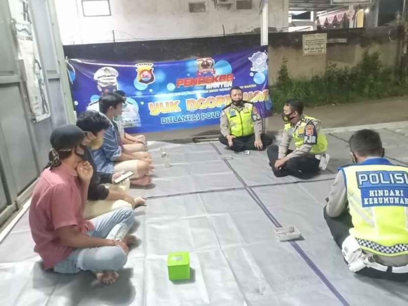 Ditlantas Polda Banten Ajak Masyarakat Banten Ngopi Wae Sambil Beri Himbauan