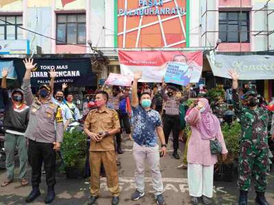 Kapolres Sukabumi Bagikan 15.000 Masker, Menandai Pelaksanaan Program Sukabumi Bermasker