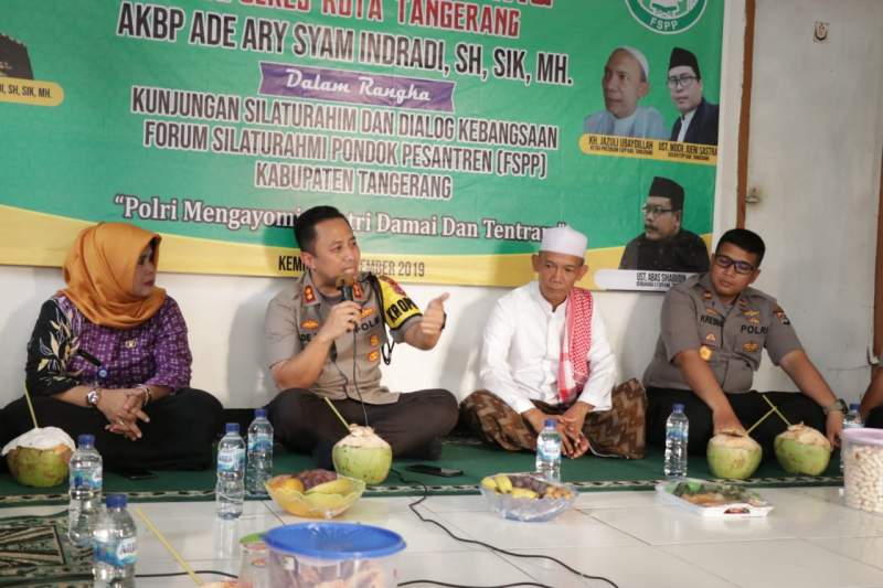 Kunjungi Pondok Pesantren, Kapolresta Tangerang Ajak Santri Lawan Radikalisme