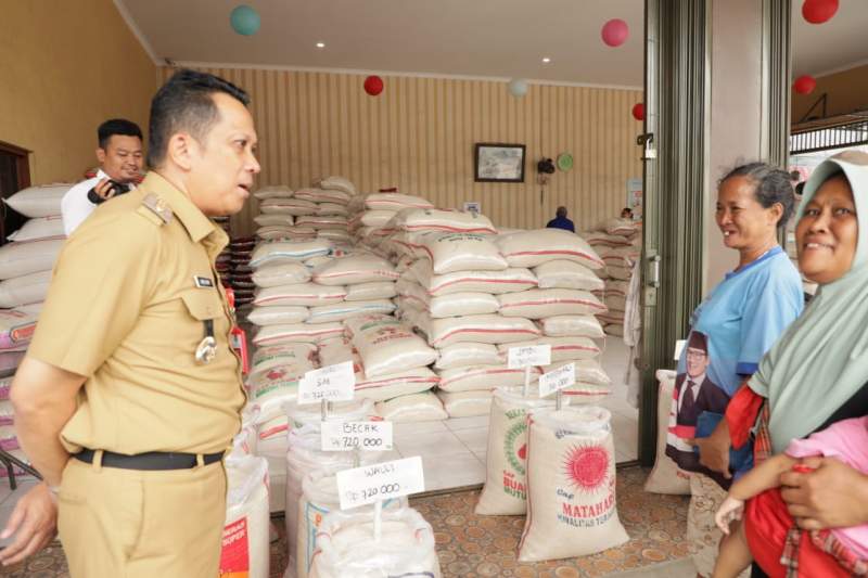 Kunjungi Gudang Beras, Pj Bupati Tangerang Pastikan Stok dan Keterjangkauan Harga Beras