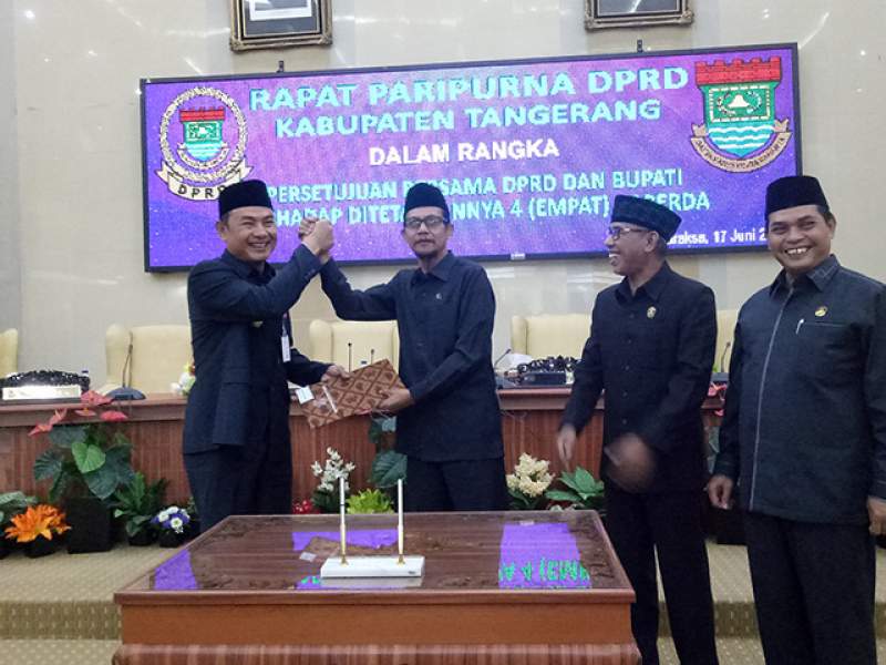 Empat Raperda Disahkan Bersama Dewan