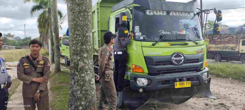 Kasi Trantib Kecamatan Solear Berkolaborasi dengan Dishub Tertibkan Parkir Liar di Perum Tm. Adiayasa