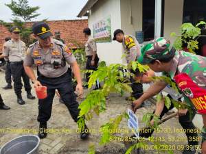 Polri Peduli Penghijauan, Polsek Cisoka Lakukan Penanaman Pohon Secara Serentak