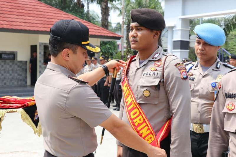 Berprestasi, Kapolresta Tangerang Berikan Penghargaan Anggotanya