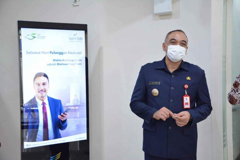 Foto : Bupati Tangerang Ahmad Zaki Iskandar Datangi Bank Jabar Banten (BJB) Dalam Rangka Hari Pelanggan Nasional dan Memberikan Apresiasi Kepada Nasabah BJB