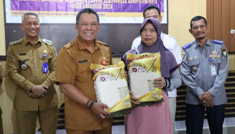 Pemkab Tangerang Salurkan Beras Fortifikasi di Kecamatan Legok