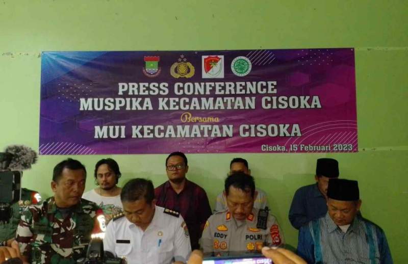 Viral di Medsos Isu Penyimpangan Agama, Forkopimcam Kecamatan Cisoka Gelar Press Conference