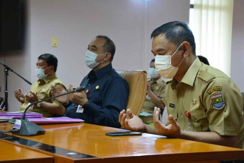 Foto : Foto Bupati Tangerang A. Zaki Iskandar dan Wakil Bupati Tangerang H. Mad Romli Dalam Acara Rakor Antisipasi Penyebaran COVID-19 Menjelang Natal dan Tahun Baru