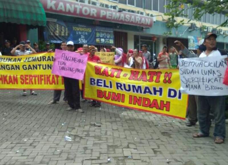 Warga Perumahan Bumi Indah Pasarkemis Lakukan Unjuk Rasa