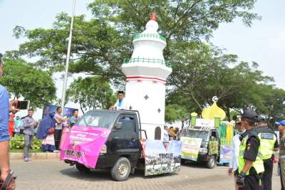 Ditengah Terik Matahari, Pawai Ta&#039;aruf MTQ ke-50 Meriah