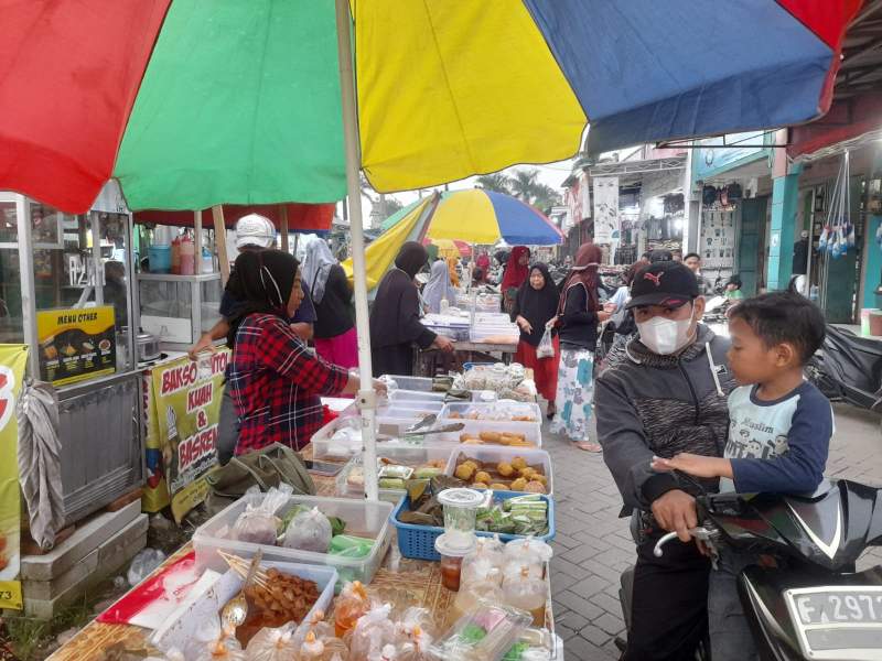 Berburu Takjil Untuk Berbuka Puasa, Ya di Adiasa Saja