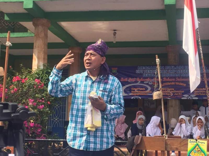 Jurnalis Budi Euy Roadshow Dongeng Keliling 7 Kota