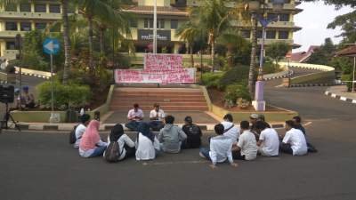 Mahasiswa Gelar Diskusi Jalanan