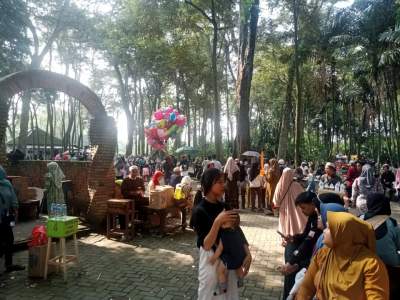 Pasca Hari Raya Idul Fitri 1445 H, Wisata Religi Taman Makam Kramat Solear Ramai Dikunjungi Pengunjung Dari Berbagai Tempat