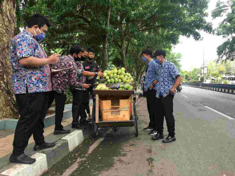 Foto : UPT Metrologi Disperindag Kabupaten Lebak, Sidak Pedagang Buah Pinggir Jalan