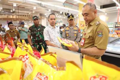 Jelang lebaran, Bupati Zaki Pantau Stok dan Harga Kebutuhan Pokok