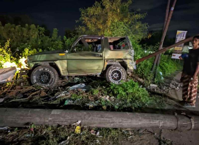 Di Duga Mabuk Angkutan Desa Dan Tiang Pun Di Tabrak