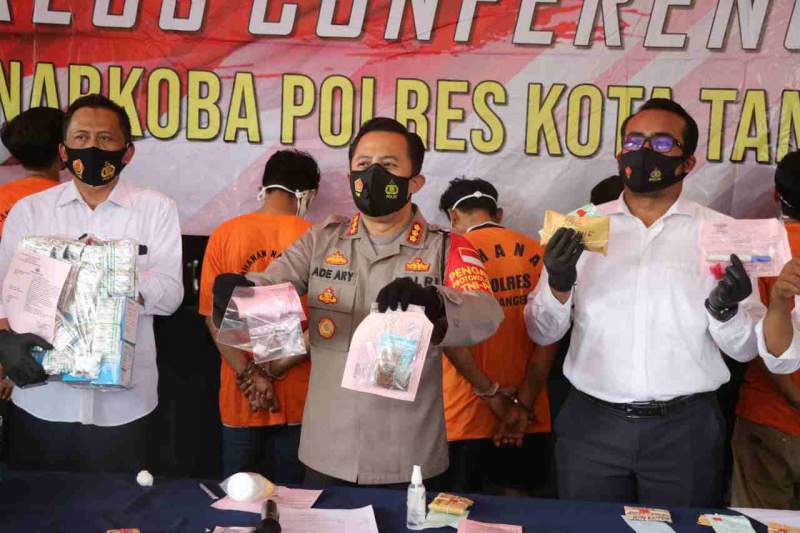 Foto : Satresnarkoba Polresta Tangerang Bekuk 10 Tersangka, 2 Diantaranya Residivis