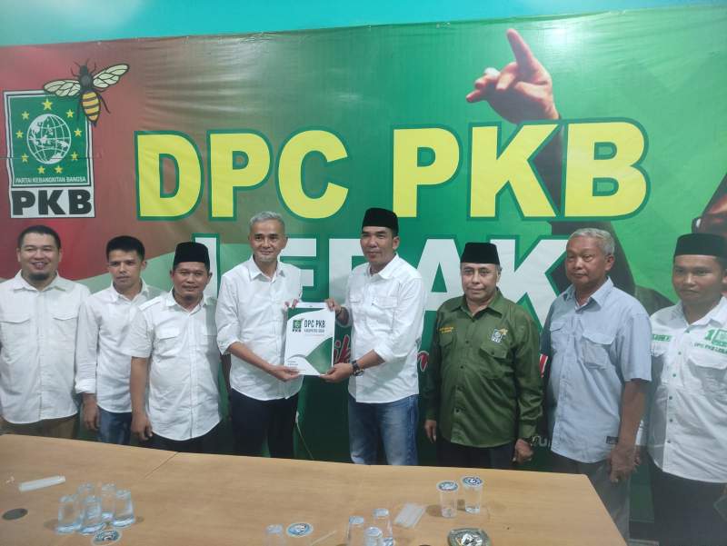 Hasbi Jayabaya Ambil Formulir Pendaftaran Balon Bupati Lebak ke DPC PKB