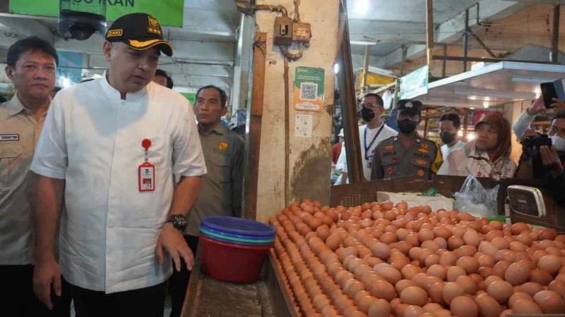 Bupati Zaki Pantau Stok dan Harga Sembako Jelang Nataru