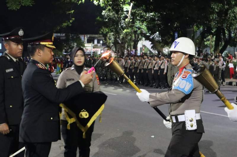 Sambut HUT Ke-79 RI, Kapolres Lebak Gelar Upacara Taptu dan Pawai Obor