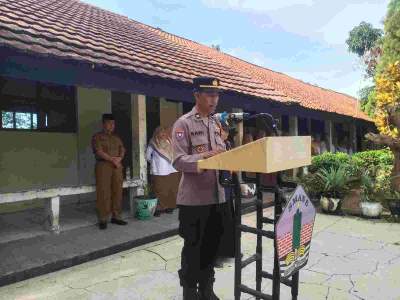 Jadi Pembina Upacara Di Sekolah, Kanit Binmas Polsek Cisoka Bacakan Amanat Kapolresta Tangerang