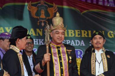 Bupati Zaki Pakai Baju Adat di Karnaval HUT ke-75 Kabupaten Tangerang