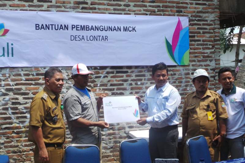 Kurangi BAB Sembarangan, PLN Bangun MCK di Desa Lontar