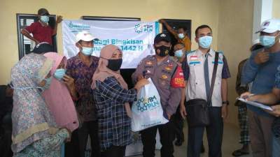 YBM PLN Salurkan Bantuan Paket Sembako Sebanyak 100 Paket