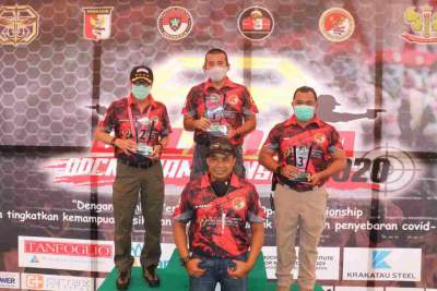 Foto : Kapolda Banten Irjen Pol Drs. Fiandar Raih Juara Satu Tembak Senapan Eksibisi VVIP Baladika Open Championship 2020 HPR 400M