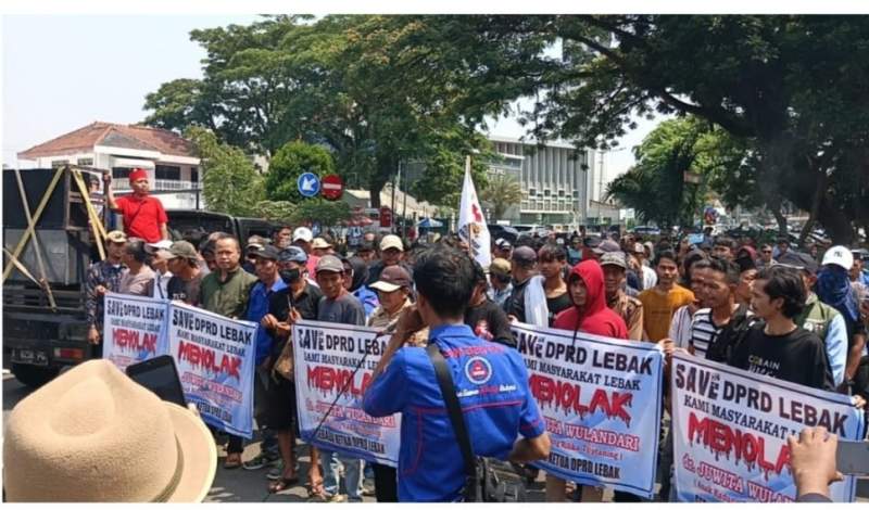 Ratusan LSM Gelar Aksi Unjuk Rasa di Gedung DPRD Kabupaten Lebak