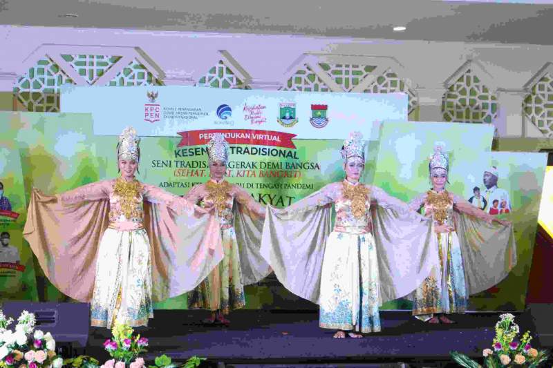 Foto : Pertunjukan Seni Tradisional Virtual Untuk Sosialisasikan Adaptasi Kebiasaan Baru di Tengah Pandemi