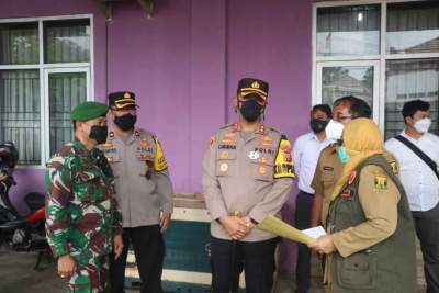 TNI - POLRI KAWAL VAKSIN COVID-19 SINOVAC DI SUKABUMI