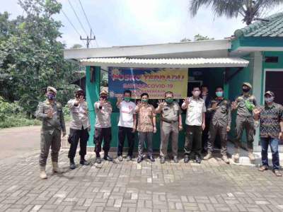 Cegah Penyebaran Covid-19, Desa Barengkok Sosialisasi dan Bagikan Masker Kepada Masyarakat