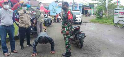 Gerebek Masker Hindari Covid-19, Warga Yang Langgar Diberikan Hukuman Push Up