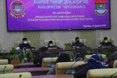 Wabup H. Mad Romli Sampaikan Jawaban Bupati terhadap Pandangan Umum Fraksi Tentang Rencana Pemindahtanganan BMD